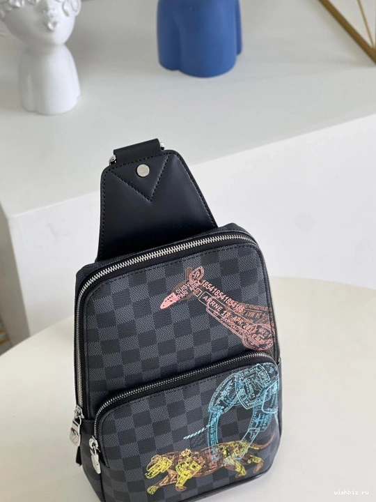 WIS VUITTON AVENUE LOUIS SLINGBAG 0824
